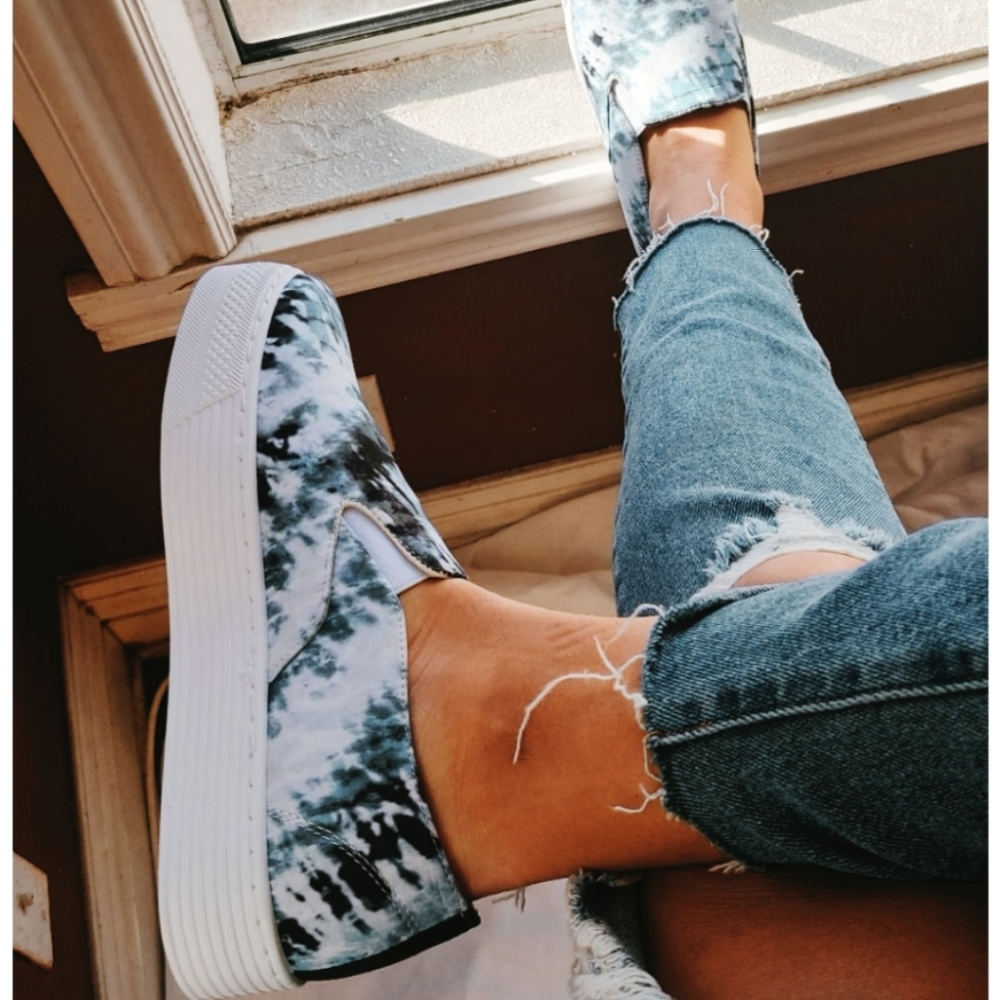 🆕️Basic with a twist Collection// tie dye sneaker - Picture 3 of 3